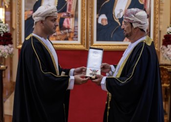 جلالة السُّلطان يمنح وسام الإشادة السلطانية لعدد من أصحاب الفضيلة والسعادة
