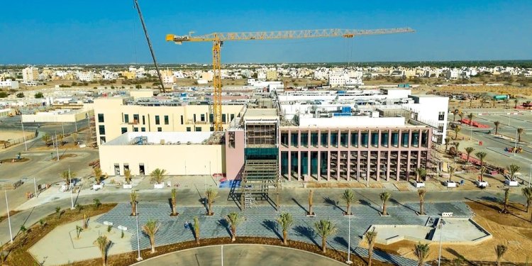مشروعات وطنية عملاقة ترى النور تزامنًا مع احتفالات البلاد باليوم الوطني