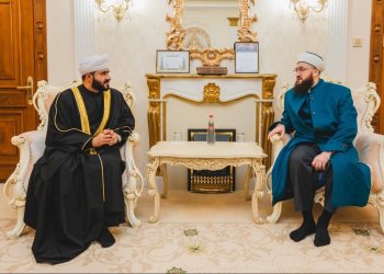 “المعمري” يلتقي مفتي تتارستان لبحث آفاق التعاون الديني والإنساني