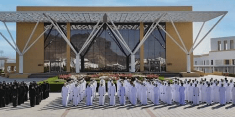 شرطة عُمان السلطانية تستقبل دفعة جديدة من المواطنين والمواطنات