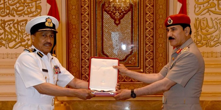 جلالة السلطان يُنعم بوسام عُمان العسكري على عددٍ من كبار الضباط بالأجهزة العسكرية والأمنية