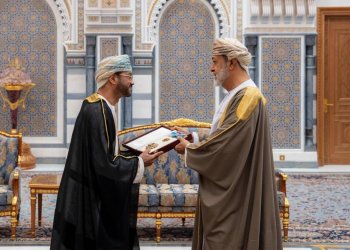 بين يدي المجد .. حين يضع السلطان وسام الثقة على صدر الدبلوماسية العُمانية