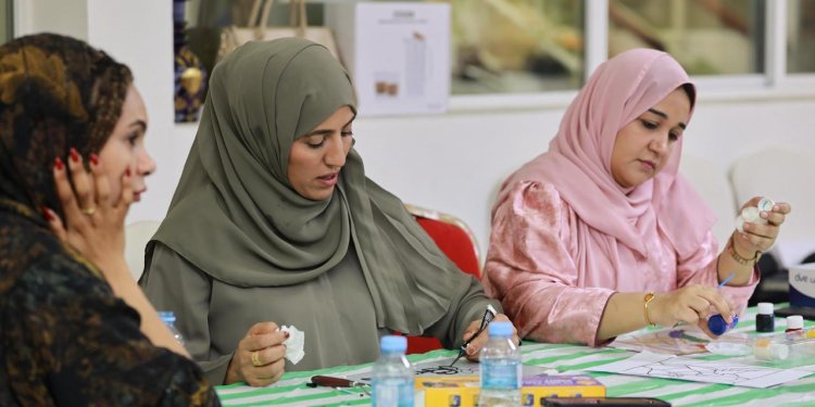 جمعية مسقط تُعزّز مهارات عضواتها بورشة فنية متخصصة.