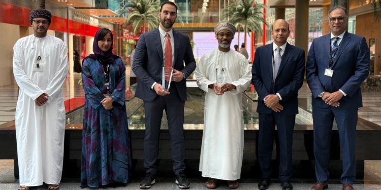 بنك مسقط يفوز بجائزتين مرموقتين من مؤسسة فيزا العالمية لتميّزه في تقديم منتجات البطاقات الائتمانية