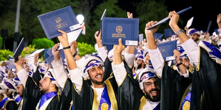 الأرقام تتحدث: 3106 حلمًا يتحقّق .. جامعة السلطان قابوس تحتفل بتخريج الدفعة الـ36