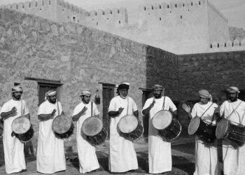 “إيقاع الحياة” يستعرض الرحلة التاريخية للفن العماني