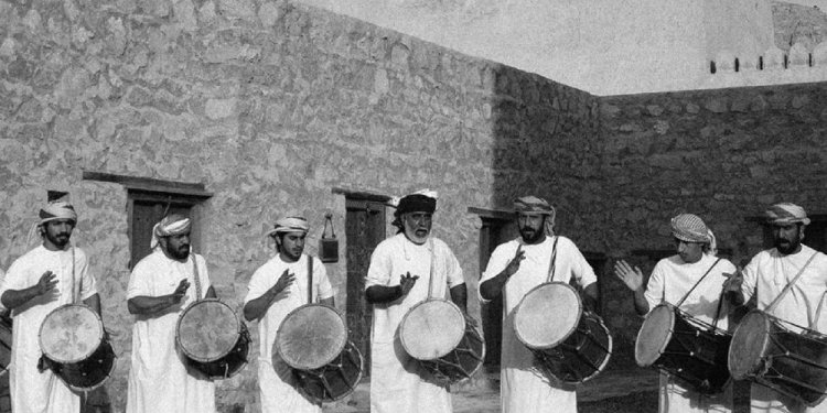 “إيقاع الحياة” يستعرض الرحلة التاريخية للفن العماني