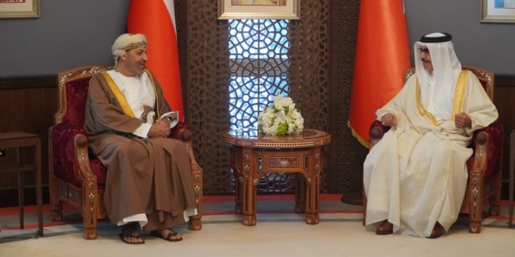 وزير الخارجية العماني يستقبل نظيره البحريني
