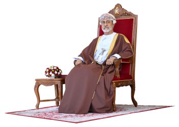 جلالةُ السُّلطان المعظّم القائدُ الأعلى يشملُ برعايته الاستعراض العسكريَّ الكبير، واستعراض الأسطول البحري