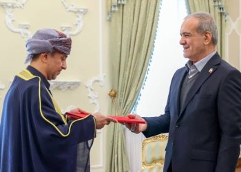 سفير سلطنة عُمان يقدّم أوراق اعتماده للرئيس الإيراني
