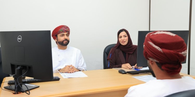وزارةُ العمل تُجري مقابلات للباحثين عن عمل بمختلف المحافظات