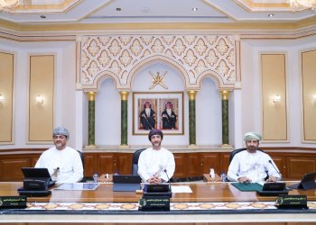المجلس البلدي بمسقط يستعرض تحديثات النطاق العريض ومبادرات «أيادي» ومسابقة «الحي»