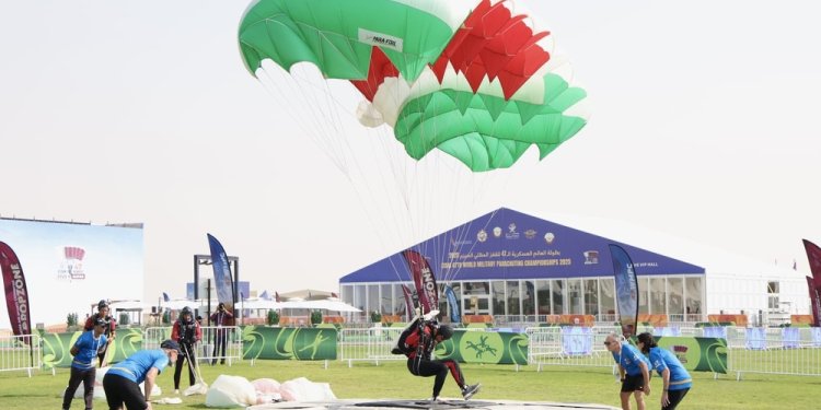 الفريق الوطني للقفز الحر يشارك في بطولة العالم العسكرية للقفز الحر بقطر