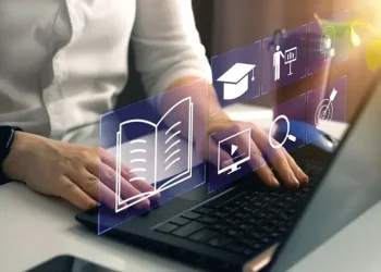 ضوابط جديدة للدراسة بنظام التعليم الإلكتروني خارج سلطنة عُمان