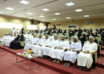 تسليم شهادات خريجي المعهد التخصصي للتدريب المهني في البريمي