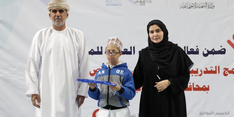 جنوب الباطنة تحتفل باليوم الدولي للأشخاص ذوي الإعاقة بفعاليات تدريبية ورياضية في الرستاق