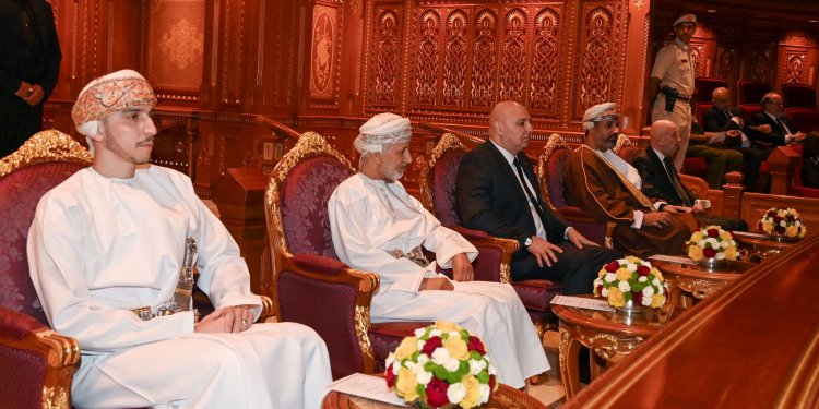 الرئيس اللبناني يزور دار الأوبرا السلطانية والمتحف الوطني وجامع السلطان قابوس الأكبر