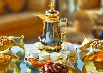 القهوة العُمانية: تفصيلٌ ثقافي في كتب الغرب