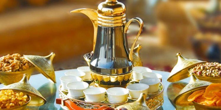 القهوة العُمانية: تفصيلٌ ثقافي في كتب الغرب