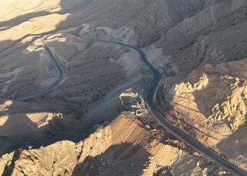 بتكلفة تتجاوز 13 مليون ريال عُماني.. مشروع طريق عقبة وادي بني خالد يصل إلى 50% من الإنجاز