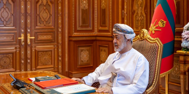 جلالة السلطان يلتقي برئيسَ وأعضاءَ مكتب مجلس الشورى