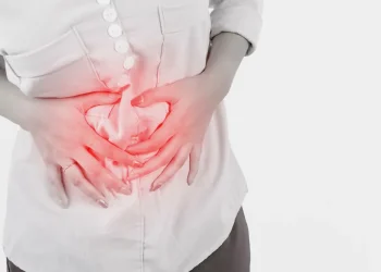 رسائل البطن: كيف نقرأ أعراض الغازات والنفخة؟