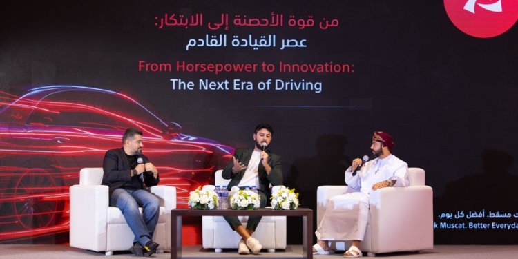 بنك مسقط ينظم حلقة نقاشية لشركائه من شركات ومعارض ووكلاء السيارات في شمال الباطنة