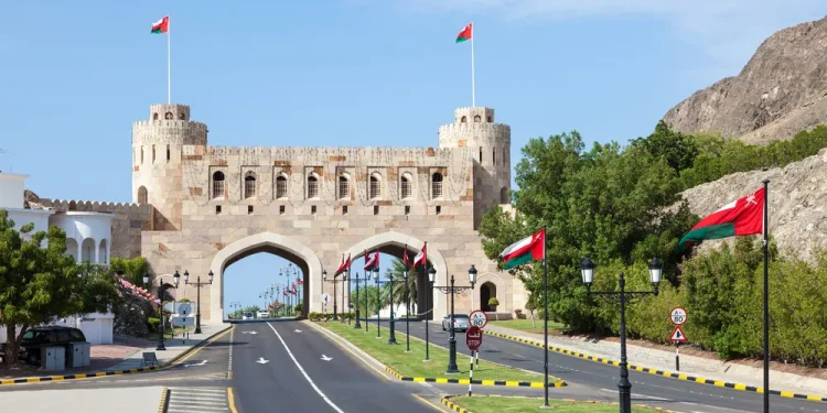 اتفاق مسقط لتبادل الأسرى .. مقاربة إنسانية تفتح نافذة السياسة في اليمن