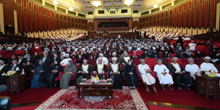 بلغ عددهم (192) خريجًا وخريجة .. المعهد العالي للتخصصات الصحية يحتفي بتخريج دفعة جديدة