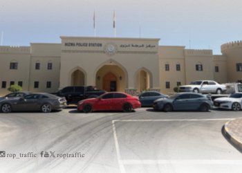 نزوى: استيقاف 9 مخالفين لإقلاقهم السكينة العامة والتسابق على الطريق