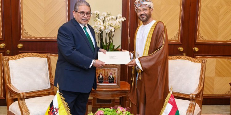 جلالة السُّلطان يتلقى رسالة خطيّة من سلطان بروناي دار السلام