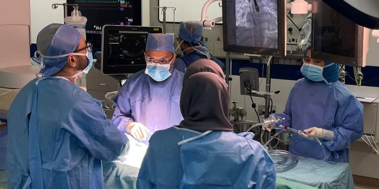 المستشفى السُّلطاني يُجري أكثر من 14 ألف عملية ويُوطّن الجراحة بالروبوت والجراحة عن بُعد