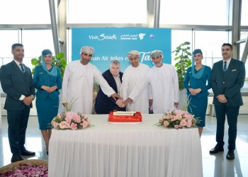 الطيران العُماني يسيّر أولى رحلاته المباشرة إلى مدينة الطائف