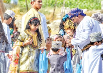 كيف قرأ الشرق والغرب التقاليد العُمانية؟