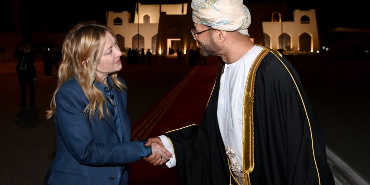 رئيسة وزراء إيطاليا تُغادر سلطنة عمان
