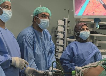 مستشفى السويق يُسجّل إنجازًا طبيًا بإجراء أول عملية استئصال للقولون بالمنظار