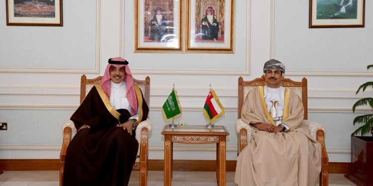 وزير الإعلام يستقبل نظيره السّعودي