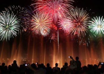 حين تزدان الليالي بالفرح