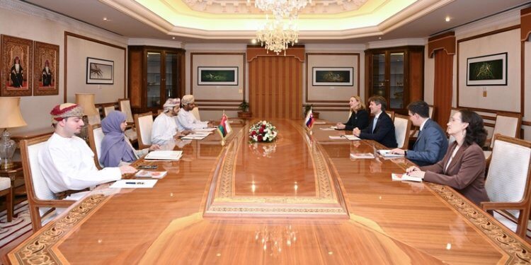 بحث فتح خطوط طيران مباشرة ضمن مشاورات عُمان وسلوفاكيا السياسية