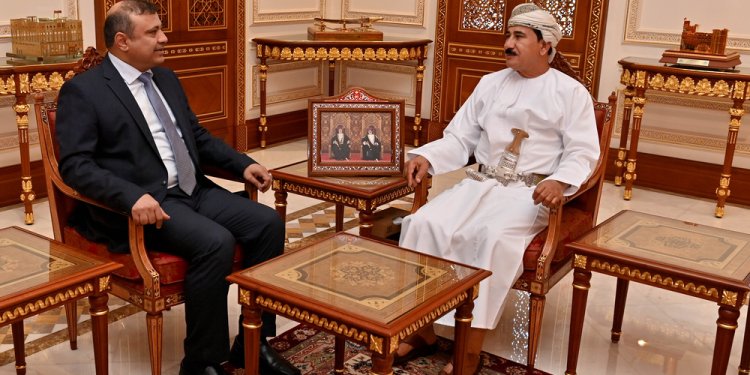 وزير المكتب السلطاني يستقبل سفير اليمن لدى سلطنة عُمان