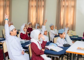 وُلدت في باريس عام 1960.. ماذا تغيّر بانضمام سلطنة عُمان إلى «اتفاقية مكافحة التمييز في التعليم»؟