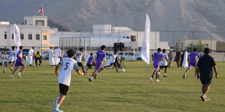 بنك مسقط يواصل بنجاح تنفيذ برنامج “الملاعب الخضراء” والاحتفال باستكمال ملاعب رياضية في ولايتي ينقل وصحم