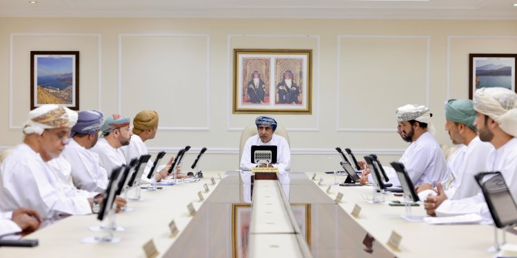 بلدي مسندم يستعرض تطوير المشروعات التنموية والخدمية بالمحافظة