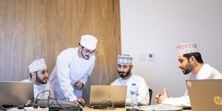 مركز الشباب ينطلق بمرسوم سلطاني سامٍ لتعزيز الإبداع والابتكار وتمكين الطاقات العُمانية