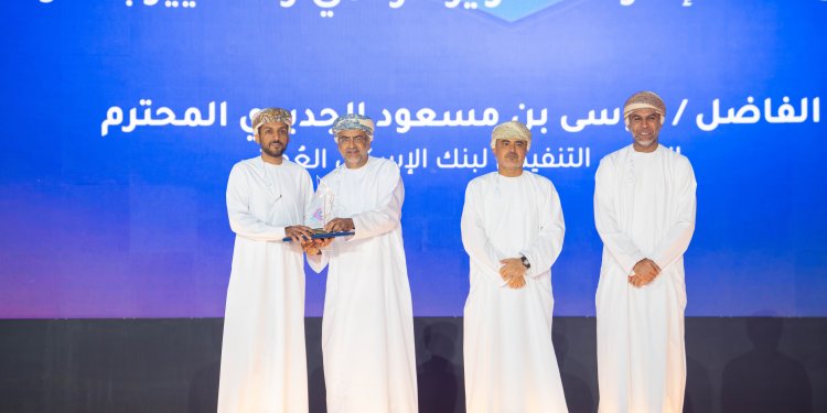 بنك الإسكان العُماني يتوج بجائزتين مرموقتين في التحول الرقمي