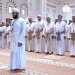 جلالةُ السُّلطان المُعظّم يؤدّي صلاة عيد الفطر‬⁩ السّعيد