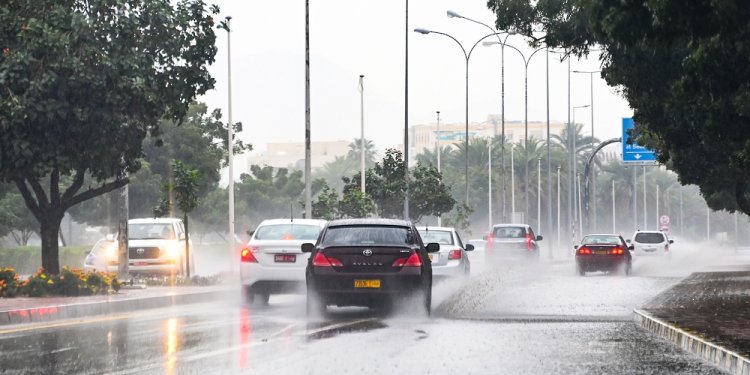في عُمان.. المطر له تاريخ يُروى