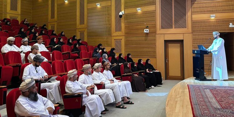 جامعة السلطان قابوس تعرّف بالنظام الوطني لإدارة المشاريع والمشتريات الحكومية “مشروع تكامل”