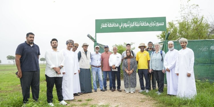 ظفار تتصدر عربيًا في صحة وسلامة البيئة بجائزة مكافحة النباتات الغازية
