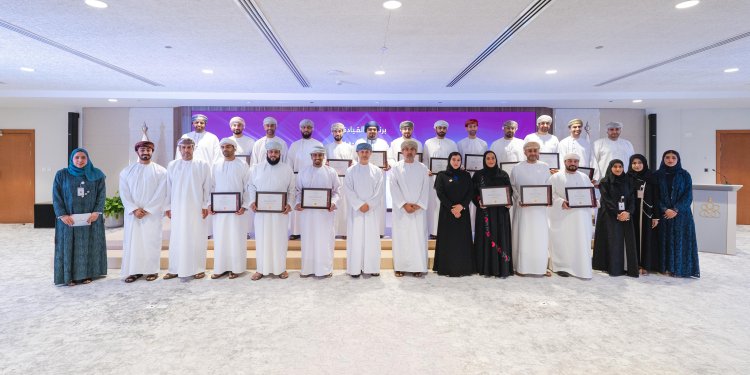 بمخرجات طموحة وإنجازات نوعية .. الأكاديمية السلطانية للإدارة تختتم برنامج “القيادة للشركات الناشئة”